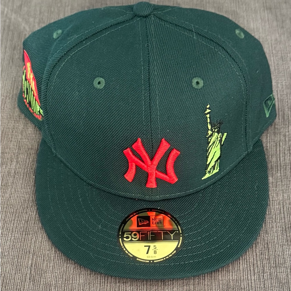 New Era NY Yankee Big Apple Hat 7 5/8